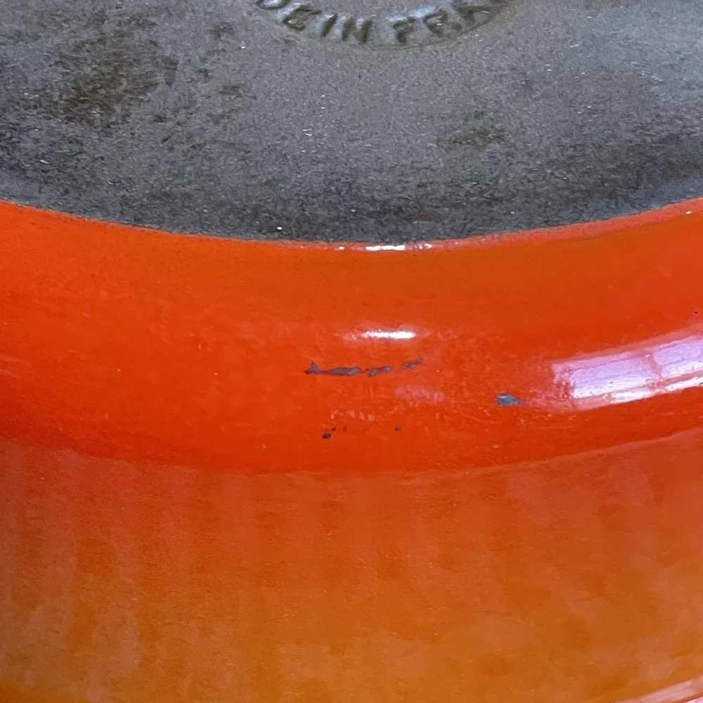 Le Creuset brand le